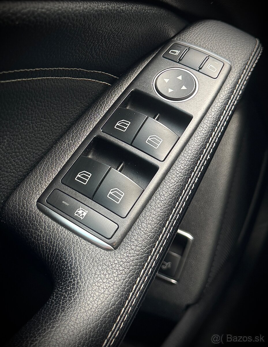 MERCEDES-BENZ GLA 180d - 13