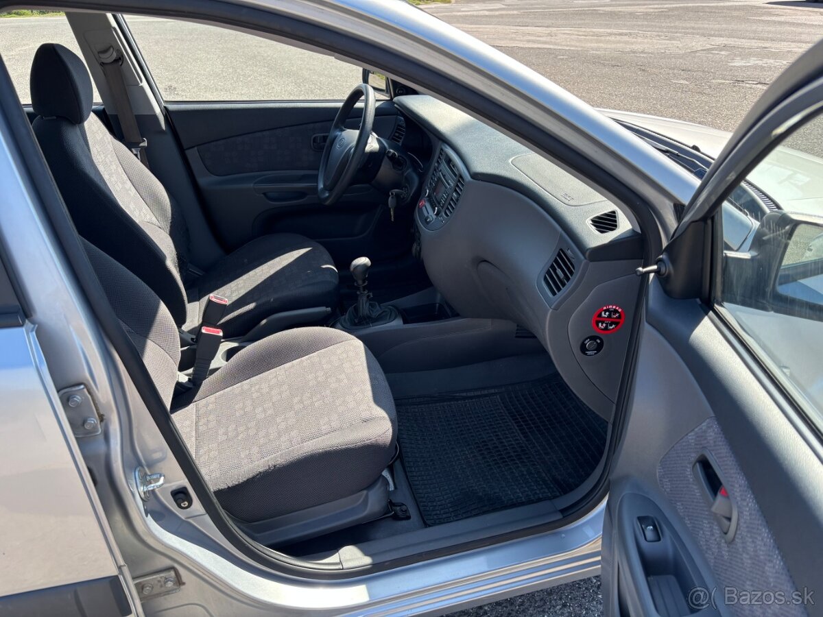 KIA RIO 1.4i - 13