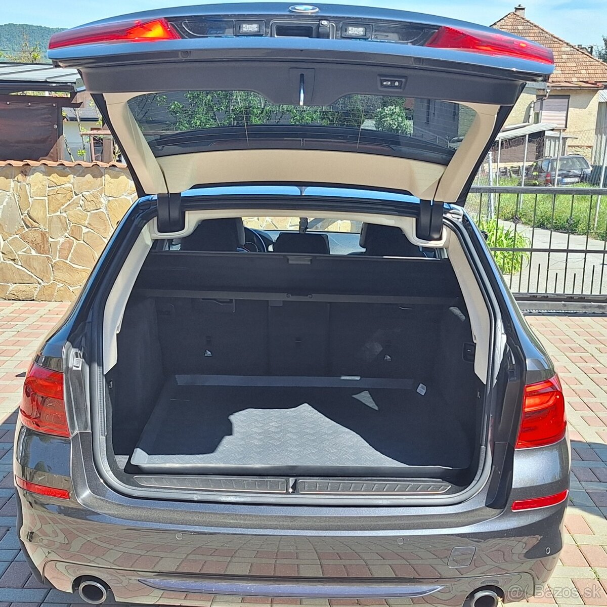 BMW Rad 5 Touring 520d xDrive A/T Sport Line TOP CENA - 13