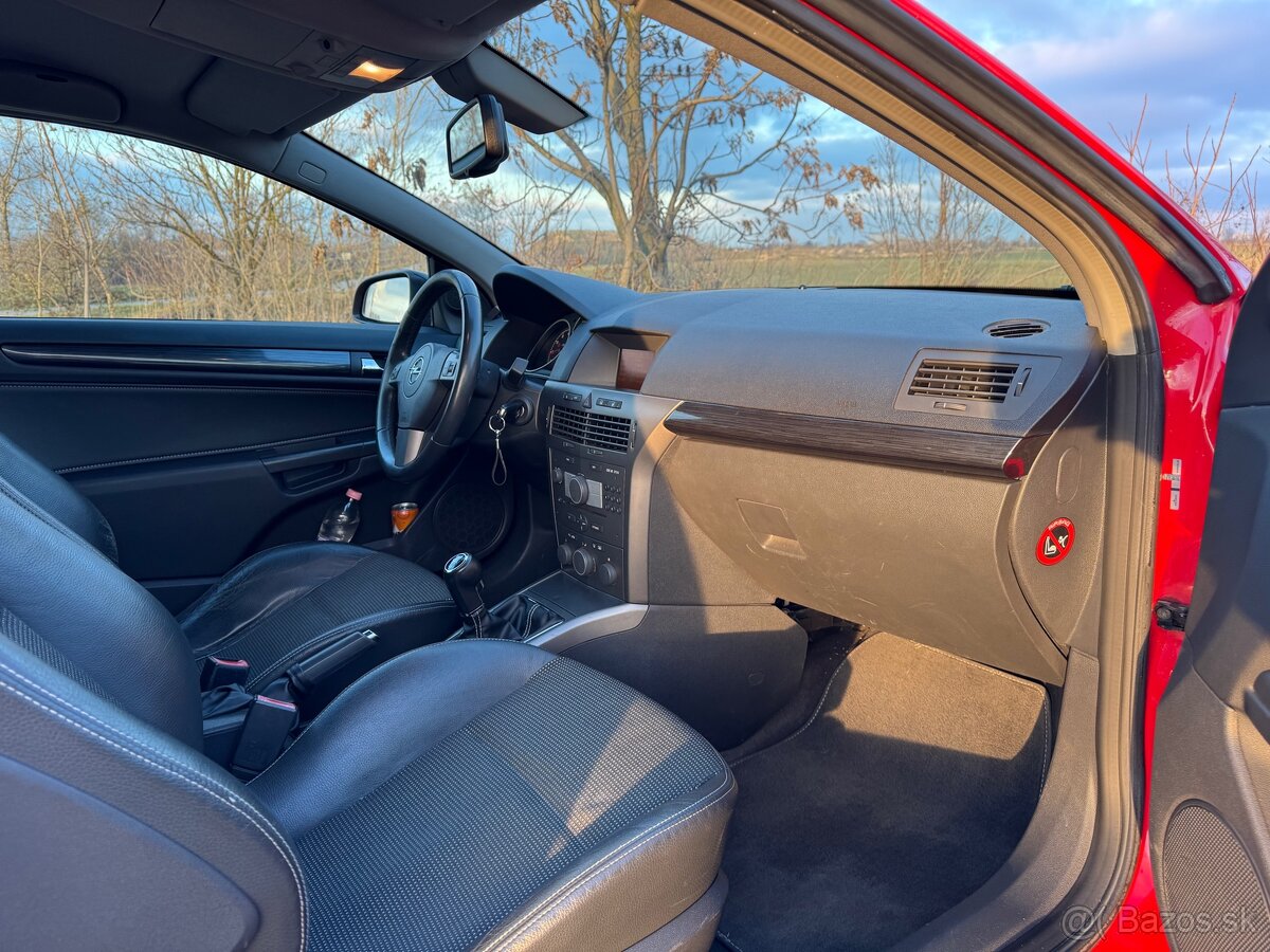 Opel Astra H GTC 2.0 TURBO - 13