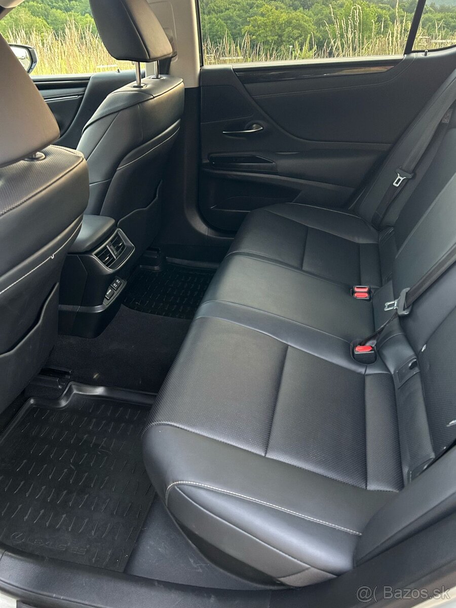 LEXUS ES300h, 1.majiteľ - 13