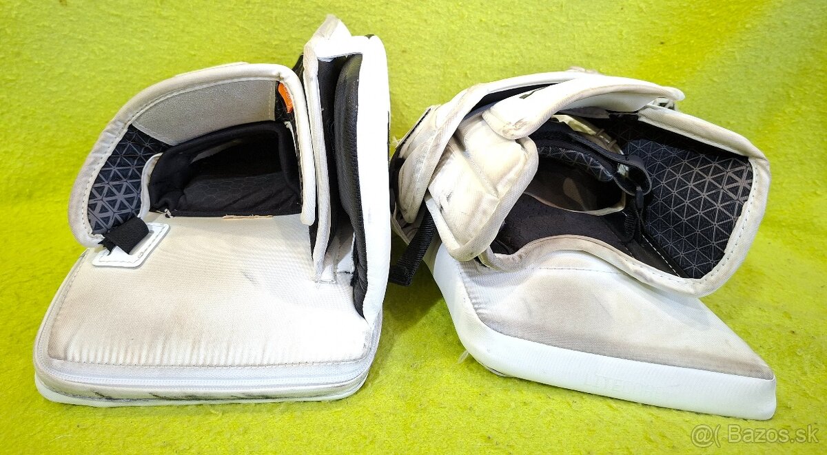 CCM AXIS XF PRO lapača s vyrážačkou - 13