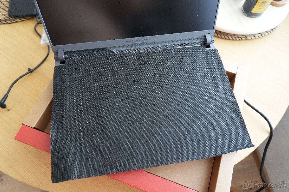 Predám ako nový HERNÝ NOTEBOOK ASUS ROG G16 STRIX - 13
