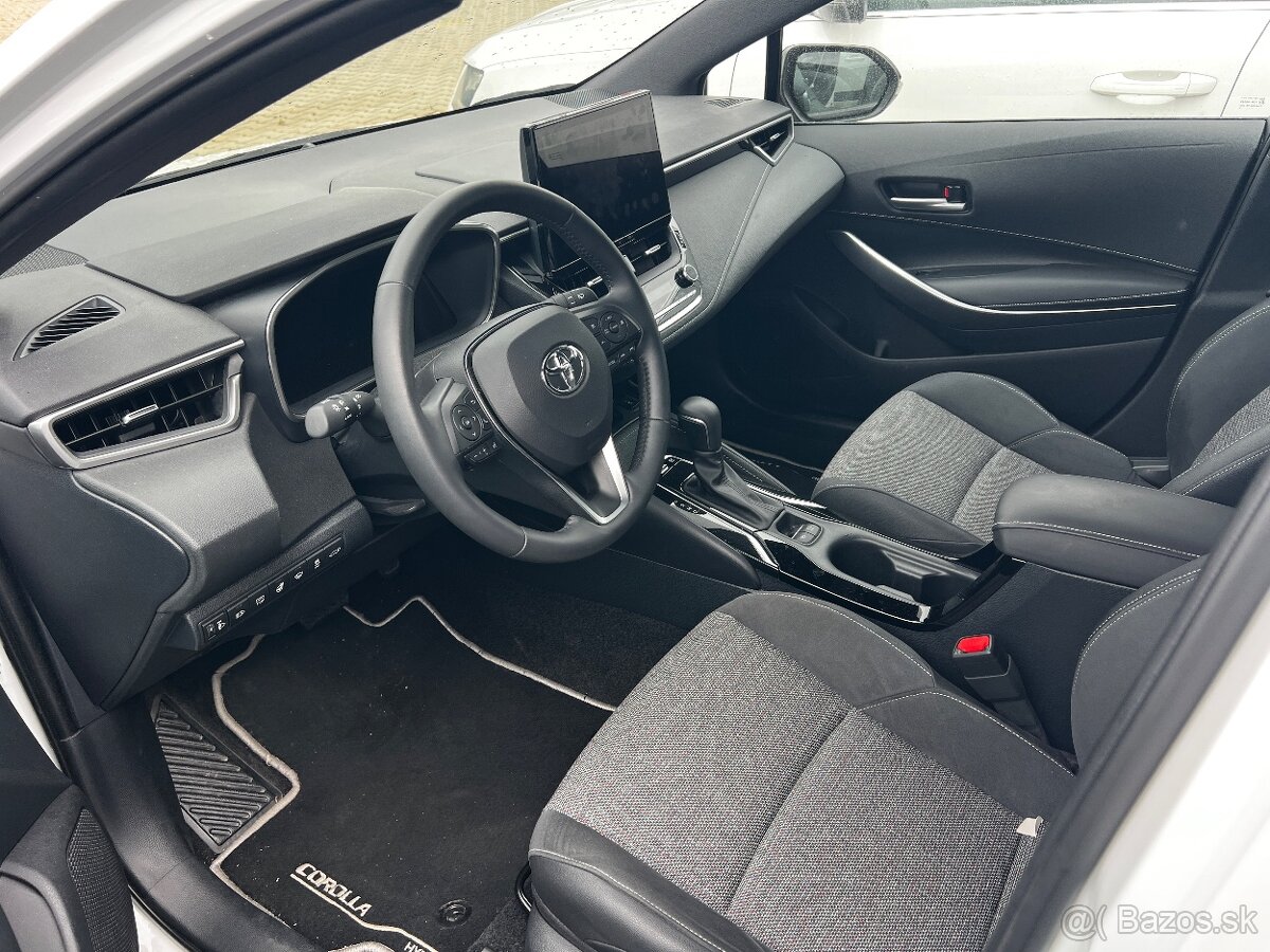 Toyota Corolla combi benzin + Hev 72kW - 13