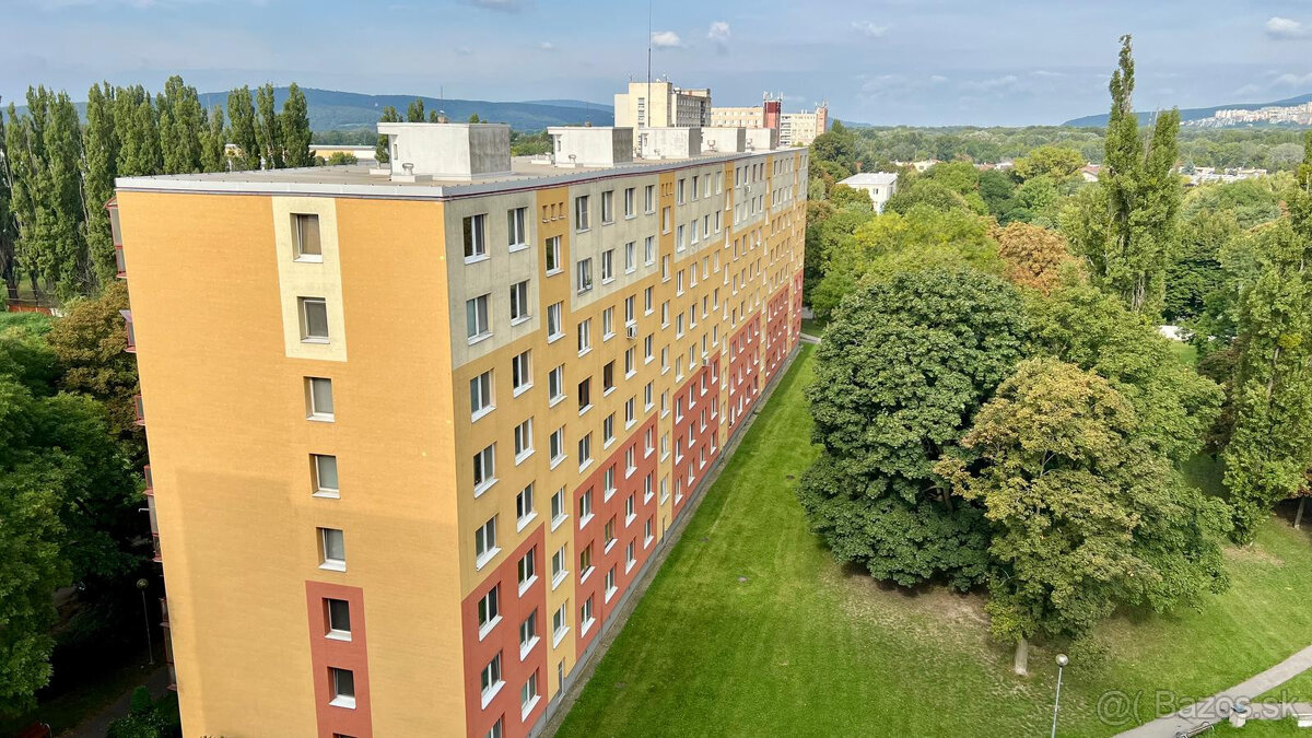 PREDAJ ATRAKTÍVNEHO 3-IZB. BYTU S LOGGIOU V PROSTREDÍ PLNOM - 13