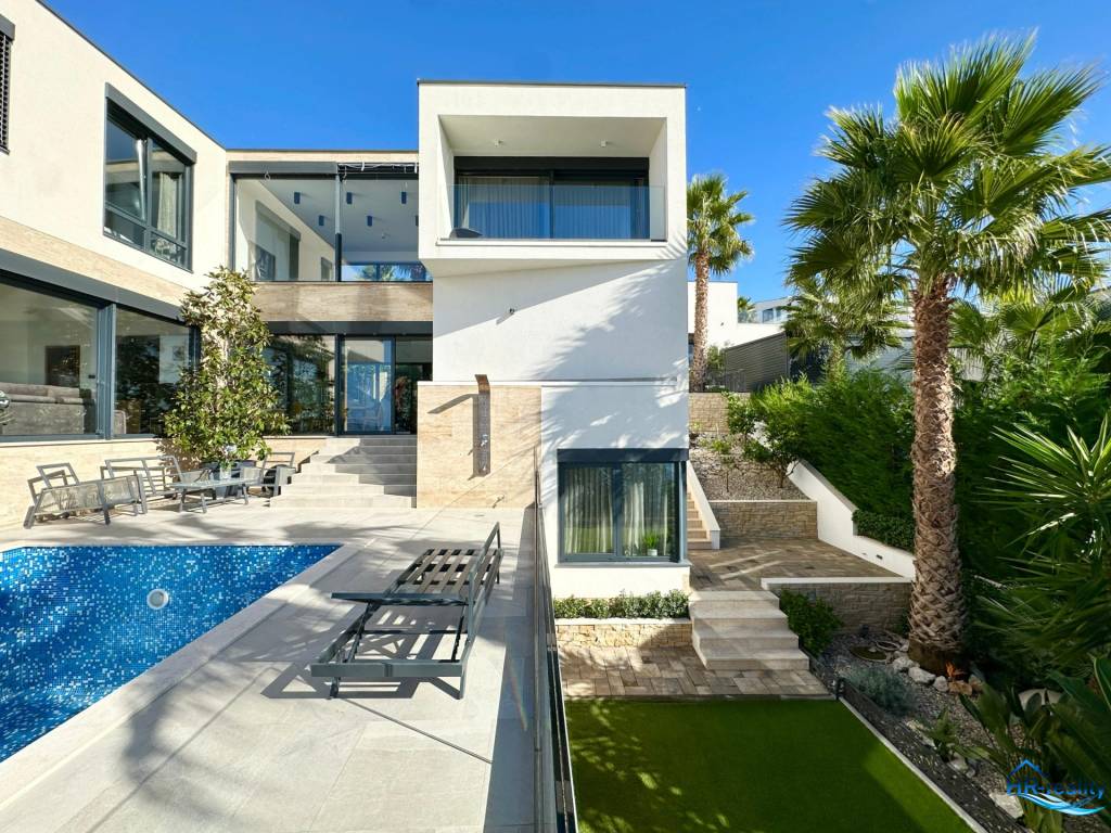 Trogir, Čiovo - luxusná vila s nádherným výhľadom na more - 13