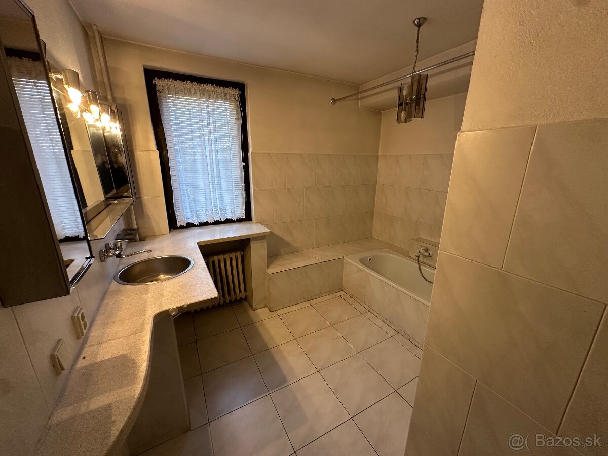 Na predaj dom v lukratívnej štvrti v centre Trenčína - 13