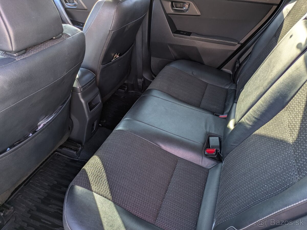 Toyota Auris TS 1.8 Hybrid - 13