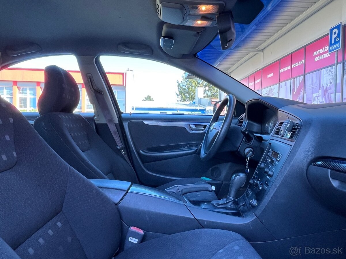 Volvo S60 2.4 D5 Automatic - 13
