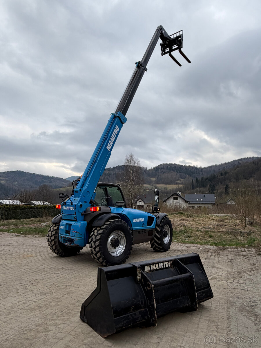 Teleskopický manipulátor Manitou MT932 (dosah 9 m). Nosnosť - 13