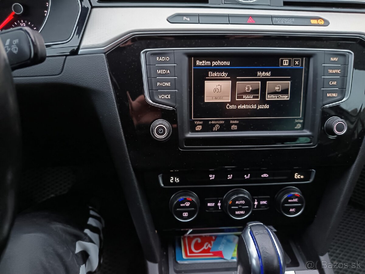 Predám Passat B8 GTE Hybrid r.v. 2017 - 13