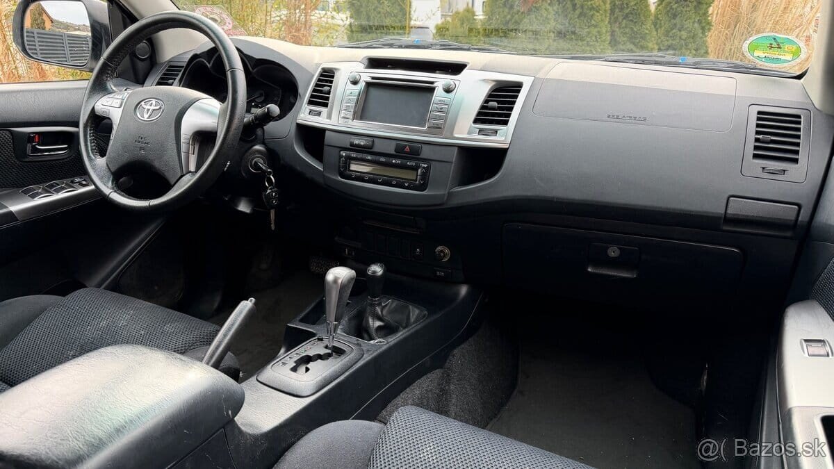 TOYOTA HILUX 3.0 D-4D - 13