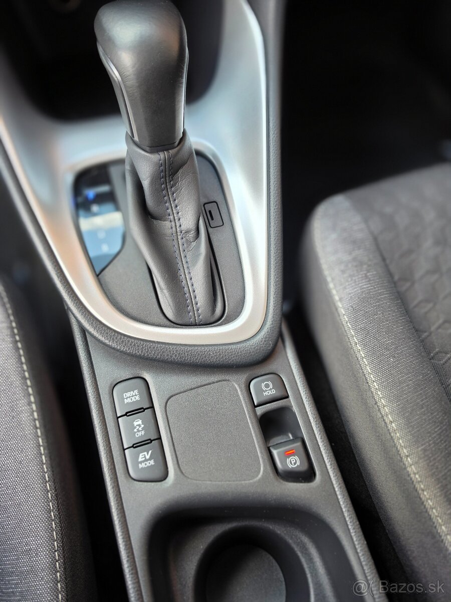Toyota Yaris 1.5 Hybrid e-CVT - 13