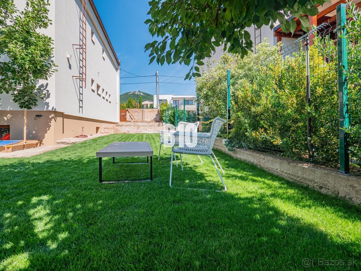 PRIESTRANNÝ rodinný dom v TOP lokalite NITRA - ZOBOR - 13