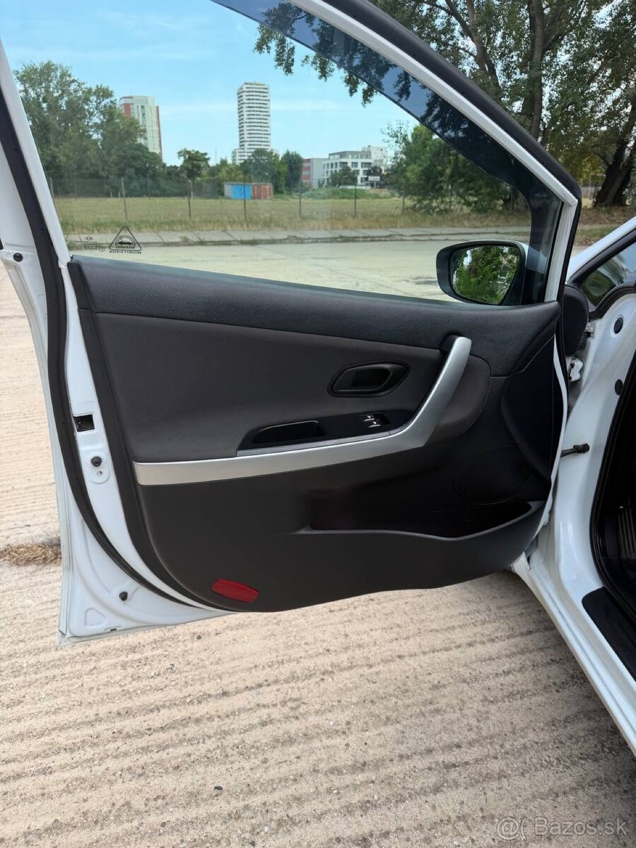 Kia Ceed - 13