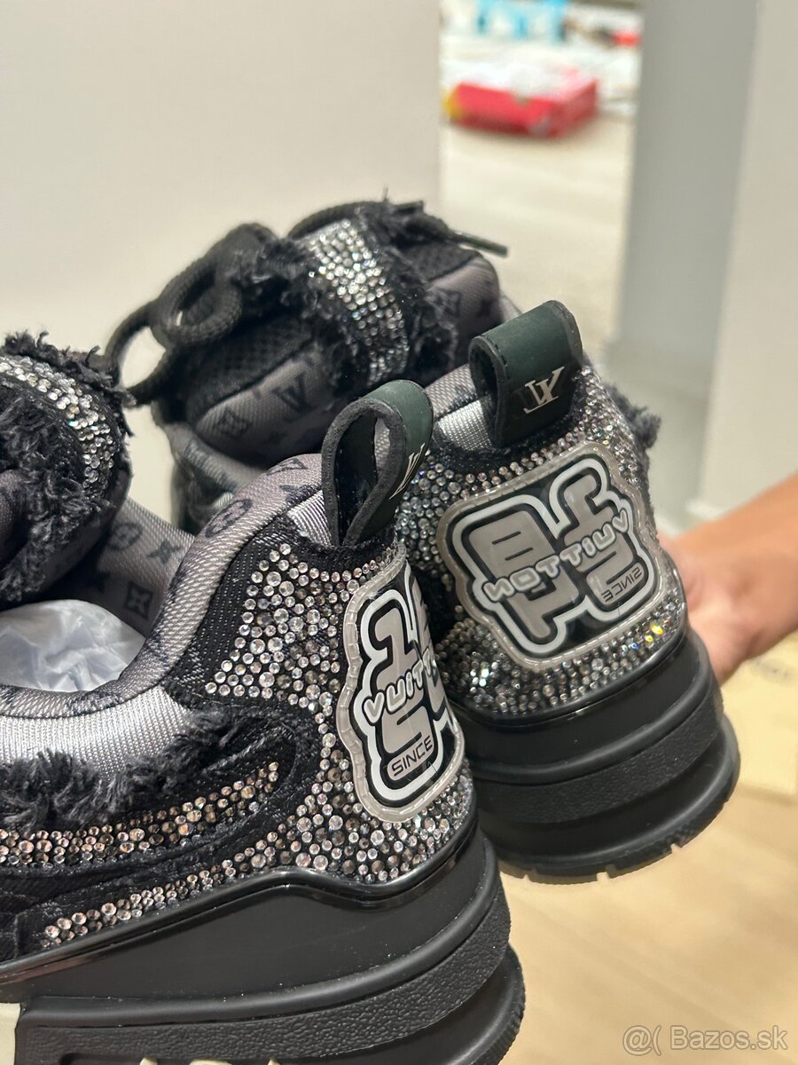Luis Vuitton - 13