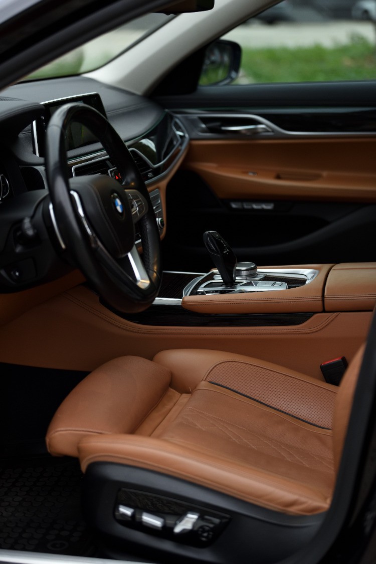 BMW Rad 7 740 xDrive - 13