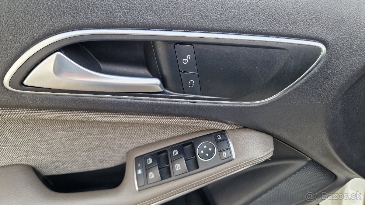 Mercedes-Benz GLA 180 d - 13