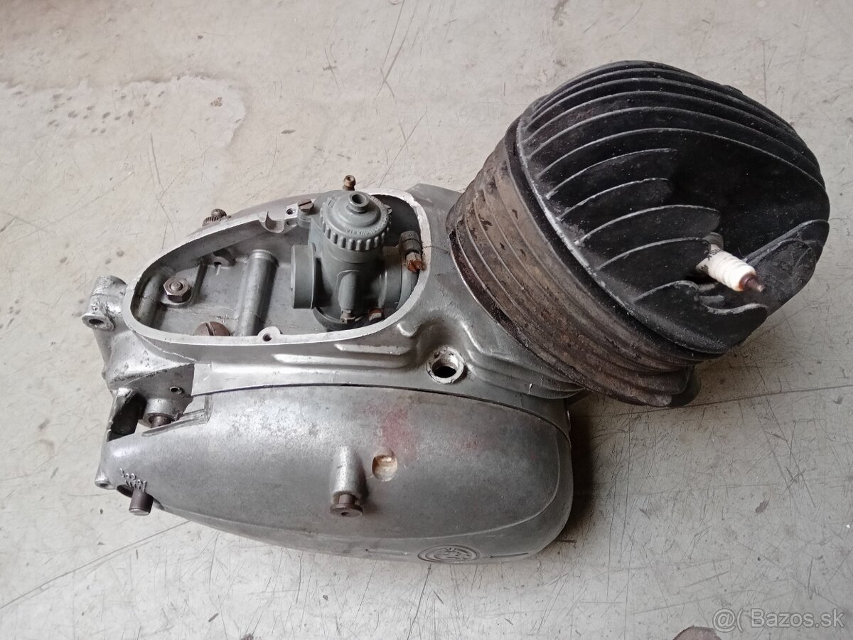 Kryt karburátoru a motor jawa 150/351,352 - 13