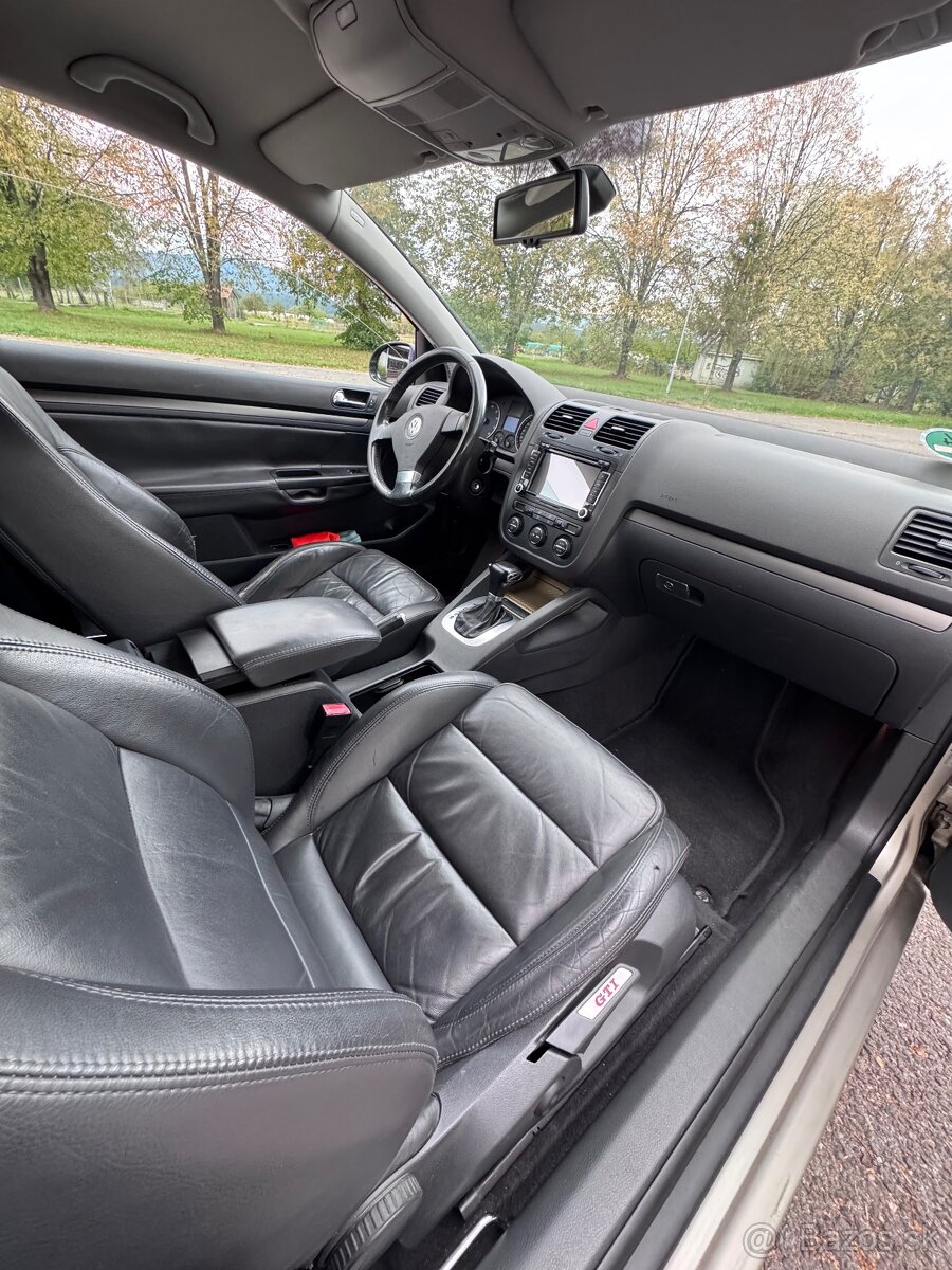 VW GOLF 5 1.6 FSI - 13