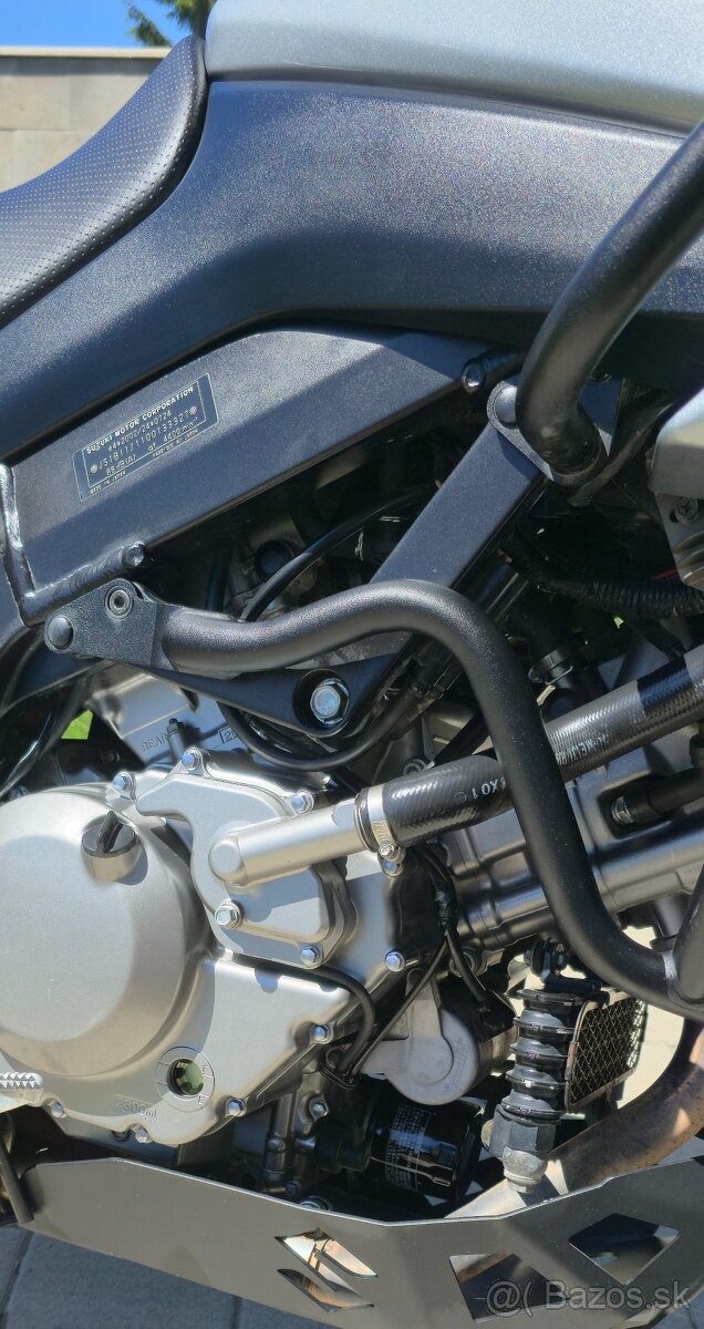 Suzuki V strom DL650 - 13
