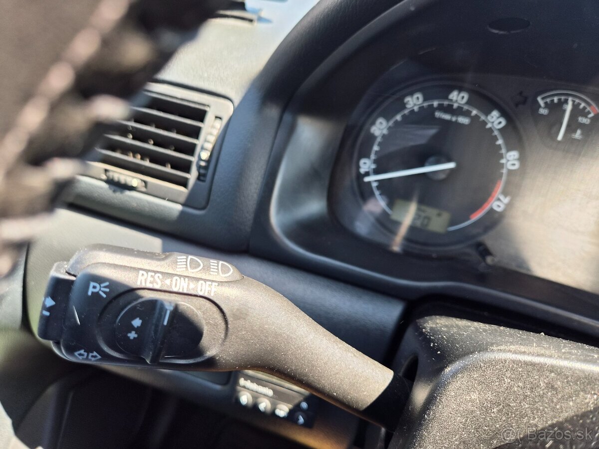 Škoda Octavia 1.6 Ambiente - 13