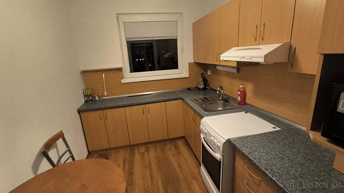 PRENÁJOM - 3-izb. byt - Martin - Ul. Mazúra - Ľadoveň - 13
