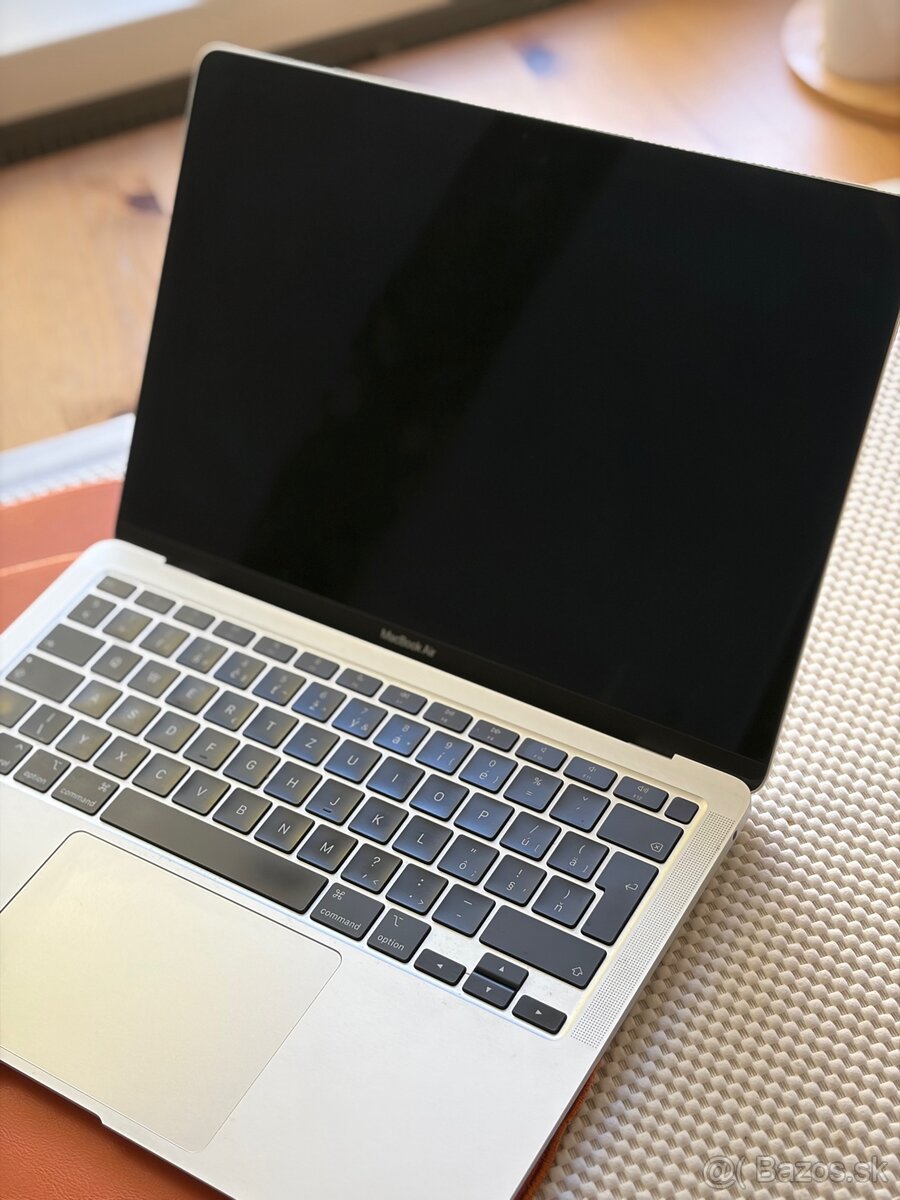 Apple MacBook Air 13” M1 / 8 GB / 256 GB - 13