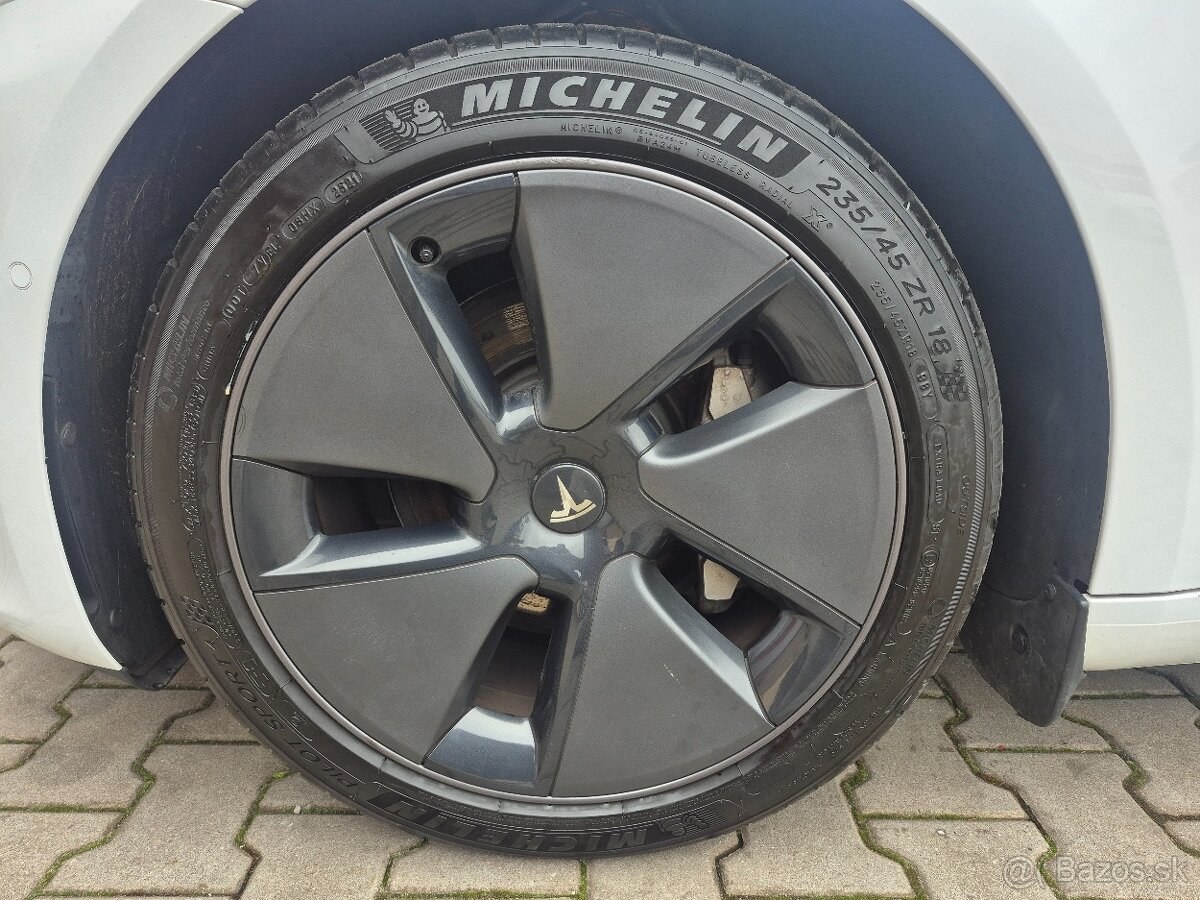 Tesla Model 3 Dual Motor Long Range 366 kW SOH 92,7 % (ODPOČ - 13