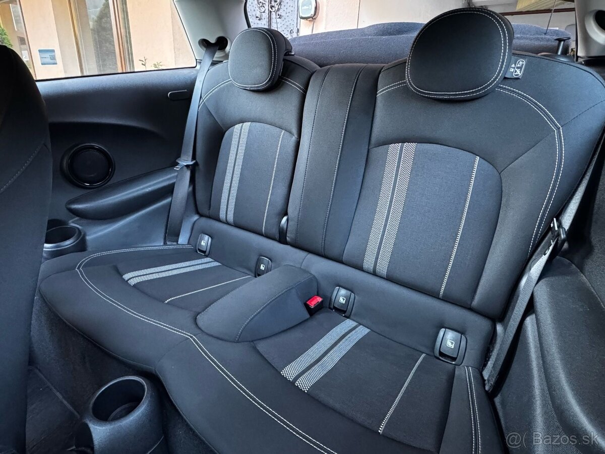 Mini Cooper S Essential 2022 (13 407 € odpočet DPH) - 13