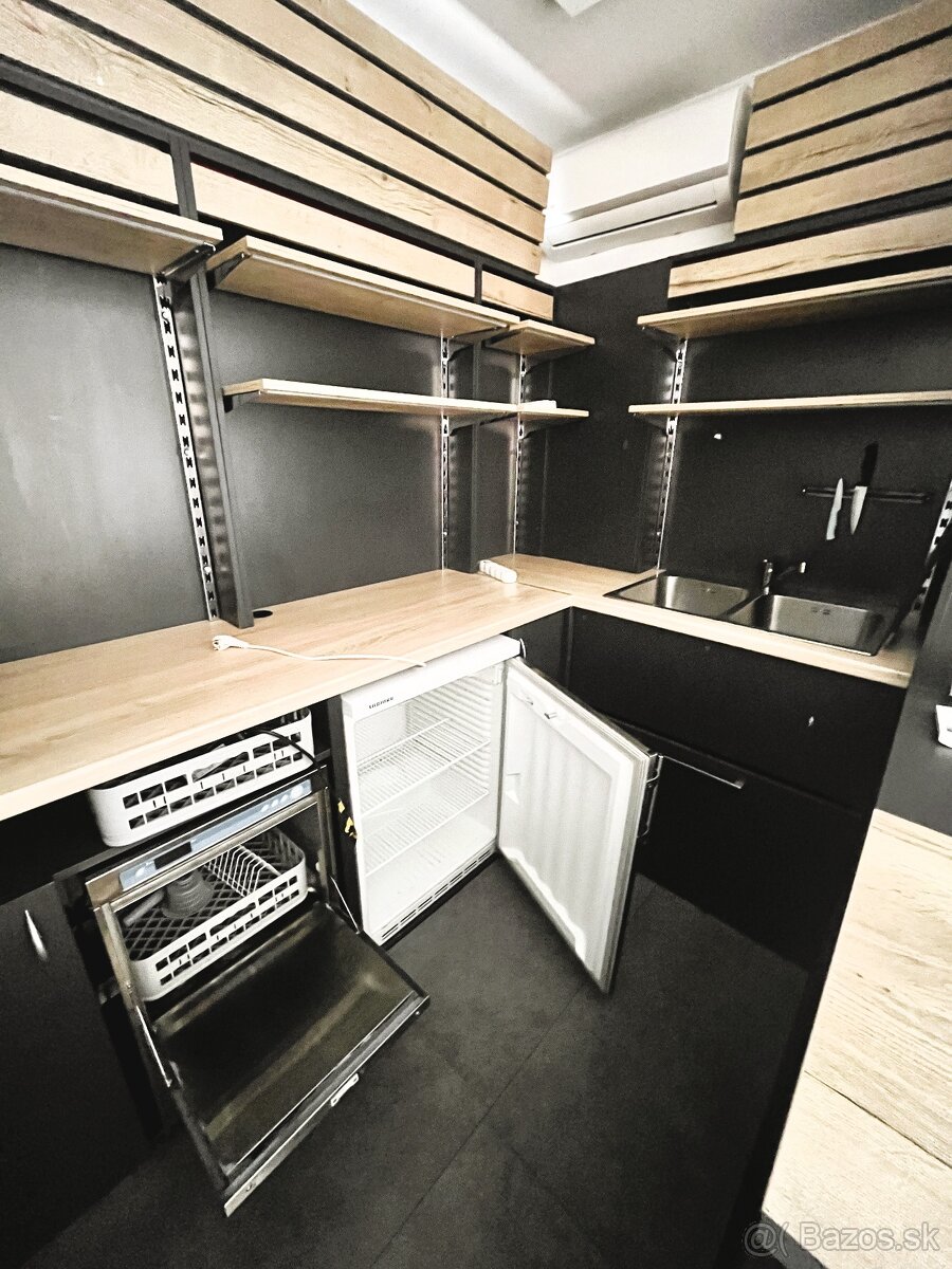 Na prenájom presklený priestor v centre Lučenca - 13