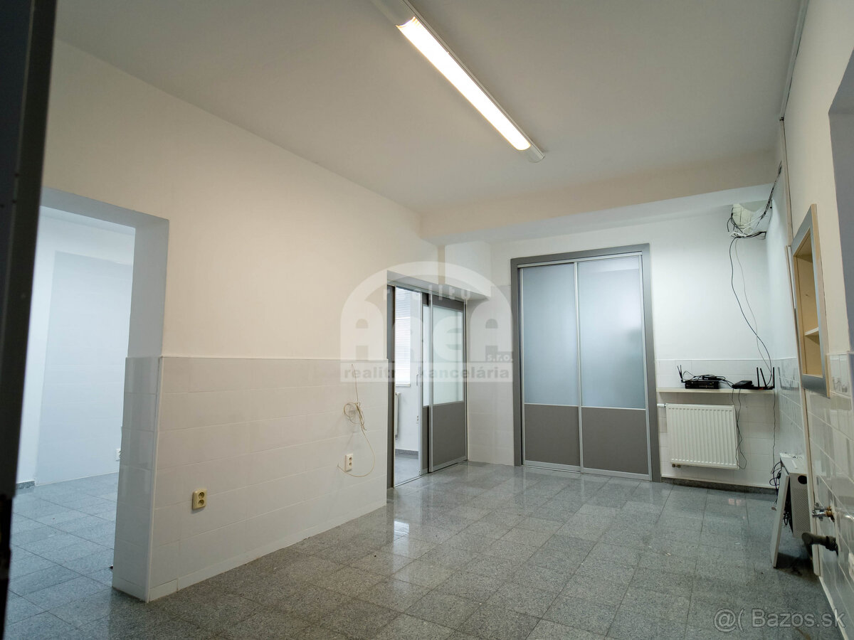 Komerčná budova v širšom centre mesta Vranov nad Topľou - 13