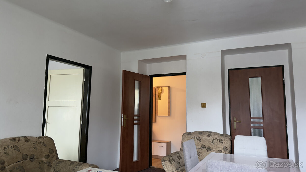 NA PREDAJ: 2i byt s balkónom v pôvodnom stave Valaská ul.TDH - 13