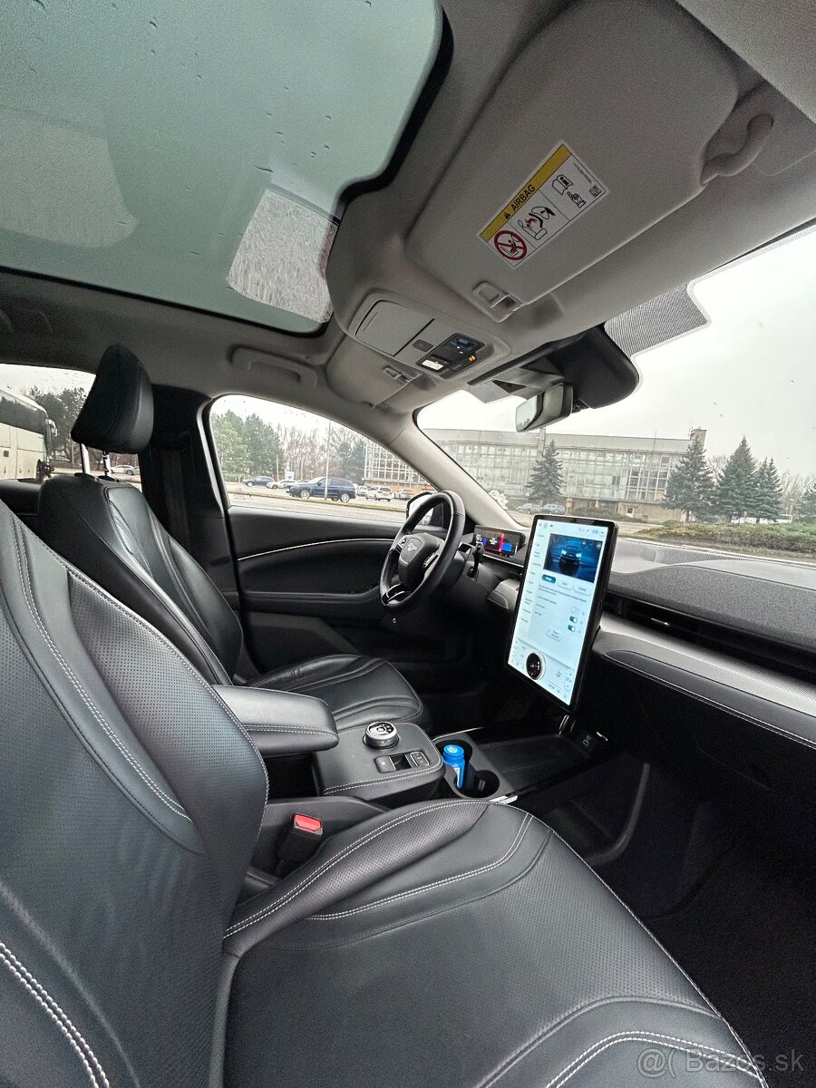 MUSTANG MACH-E 2021 197 kw/ 269k Panorama - 13