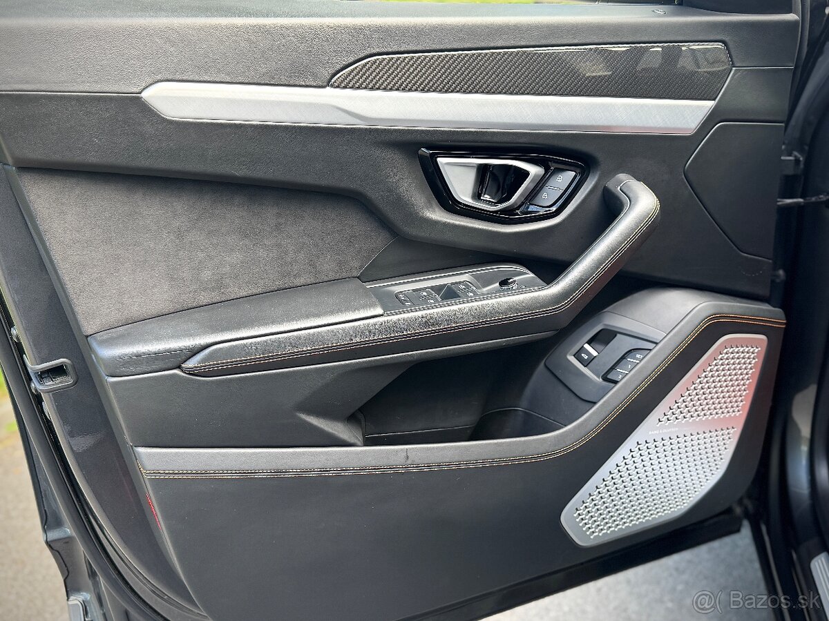 LAMBORGHINI URUS 4.0 V8 - 13