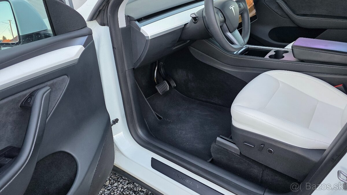 Tesla Model Y Long Range Performance Plná Záruka rv.2023 - 13