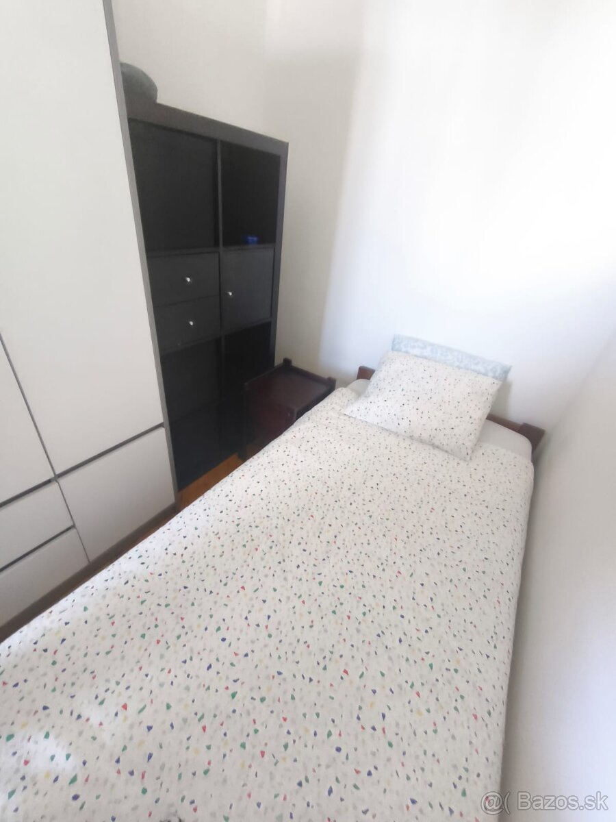 3 izb. zrekonštr. byt blízko centra - 13