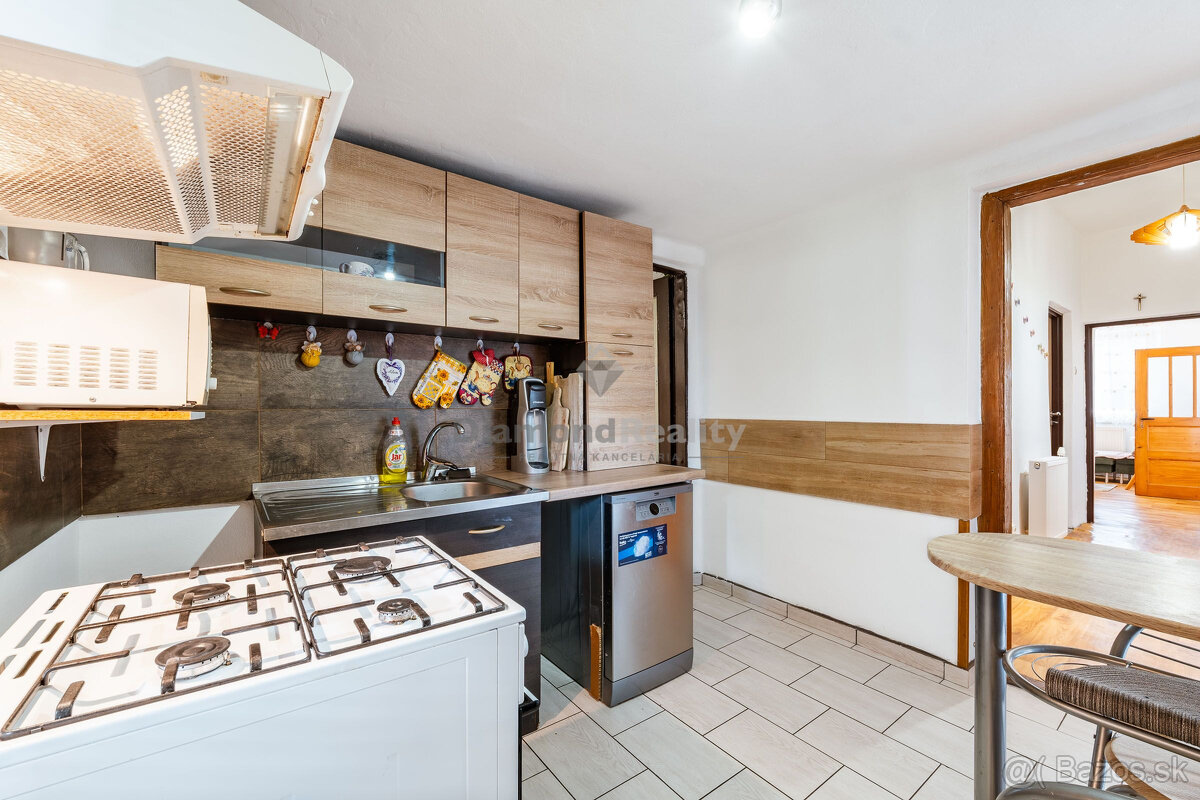 Ponúka na predaj RD Valaliky - 13