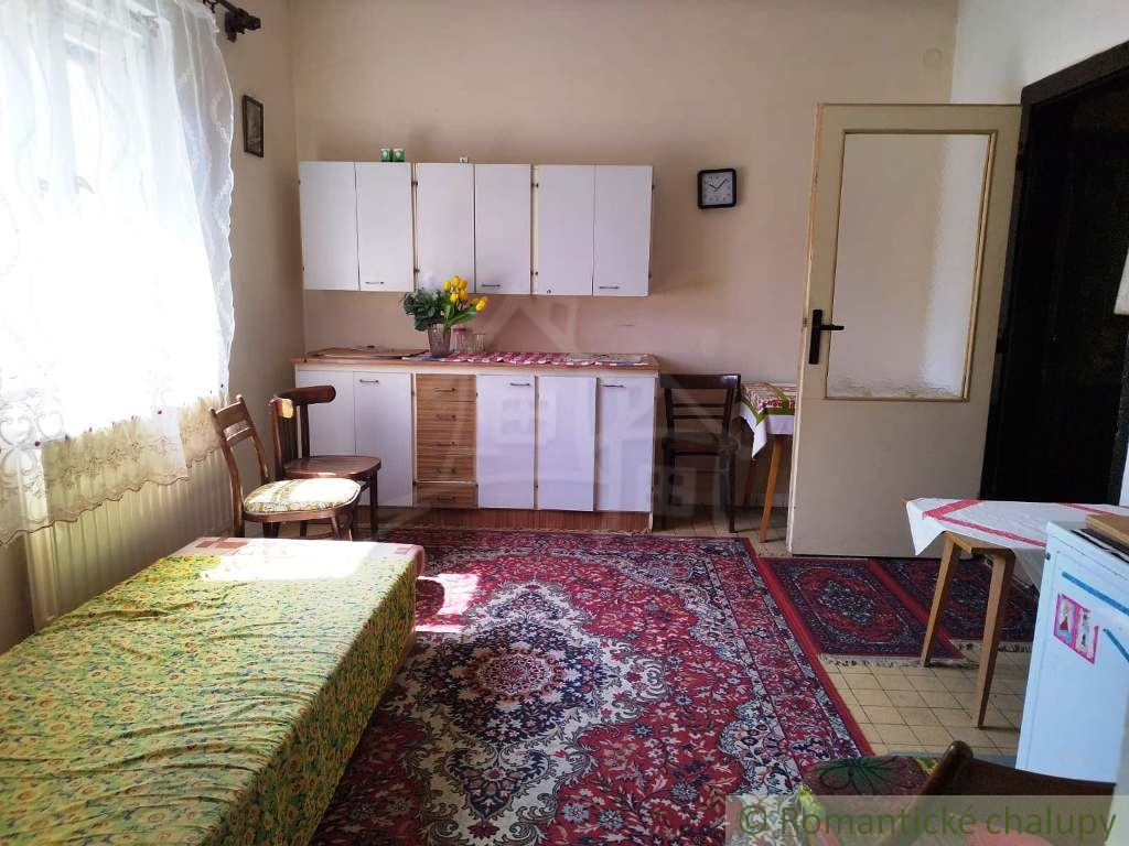 Priestranný dom s veľkou 1767 m² záhradou pre mladú rodinu - 13