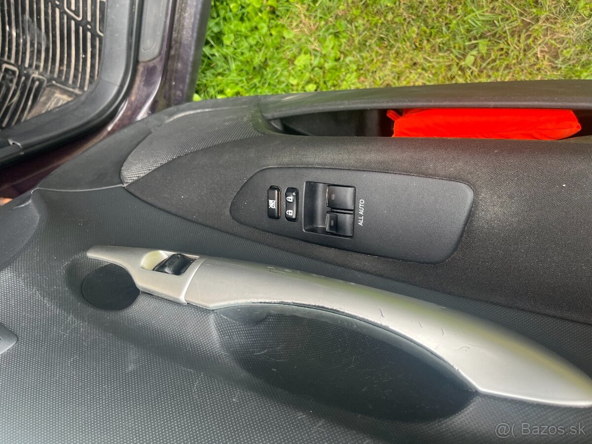 Toyota auris E15 1,6 2010 - 13