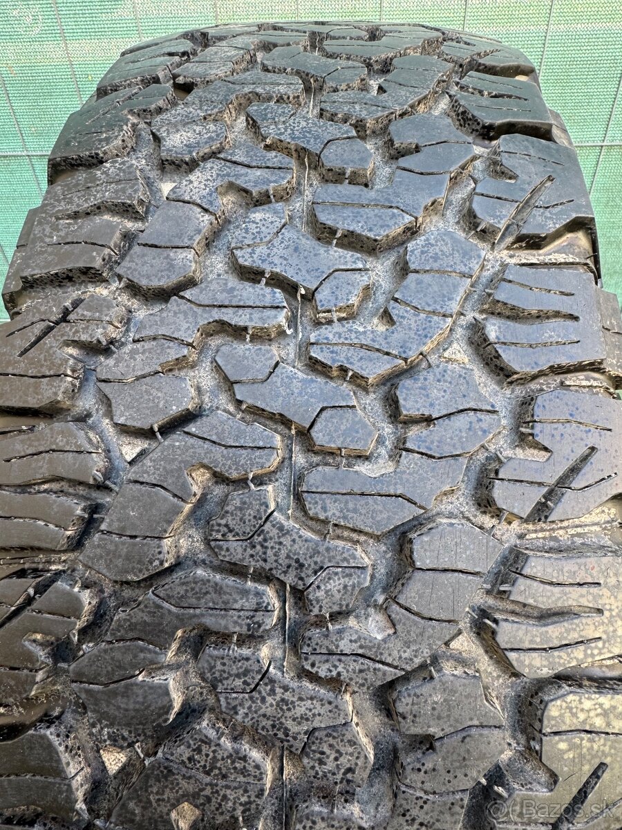 Predám offroad pneu 315/70 r17 315/70/17 4x4 R17 SUV M+S Pre - 13