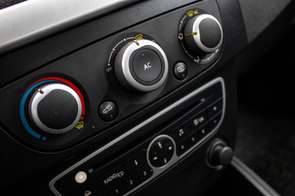 Renault Fluence 1.6 16V 81kW MT/5 - 1. majiteľ - 13