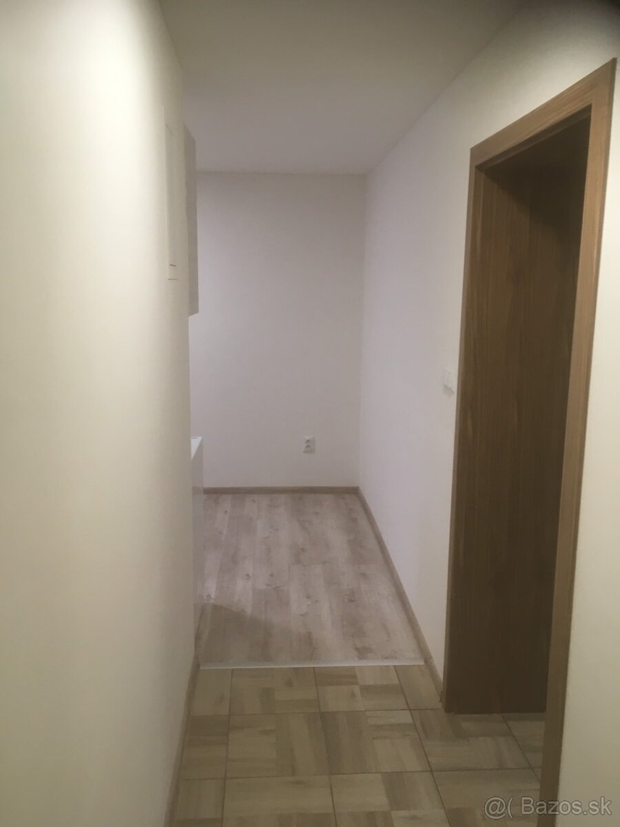 🏠 65M2 BYT HANDLOVÁ TOP LOKALITA - 13