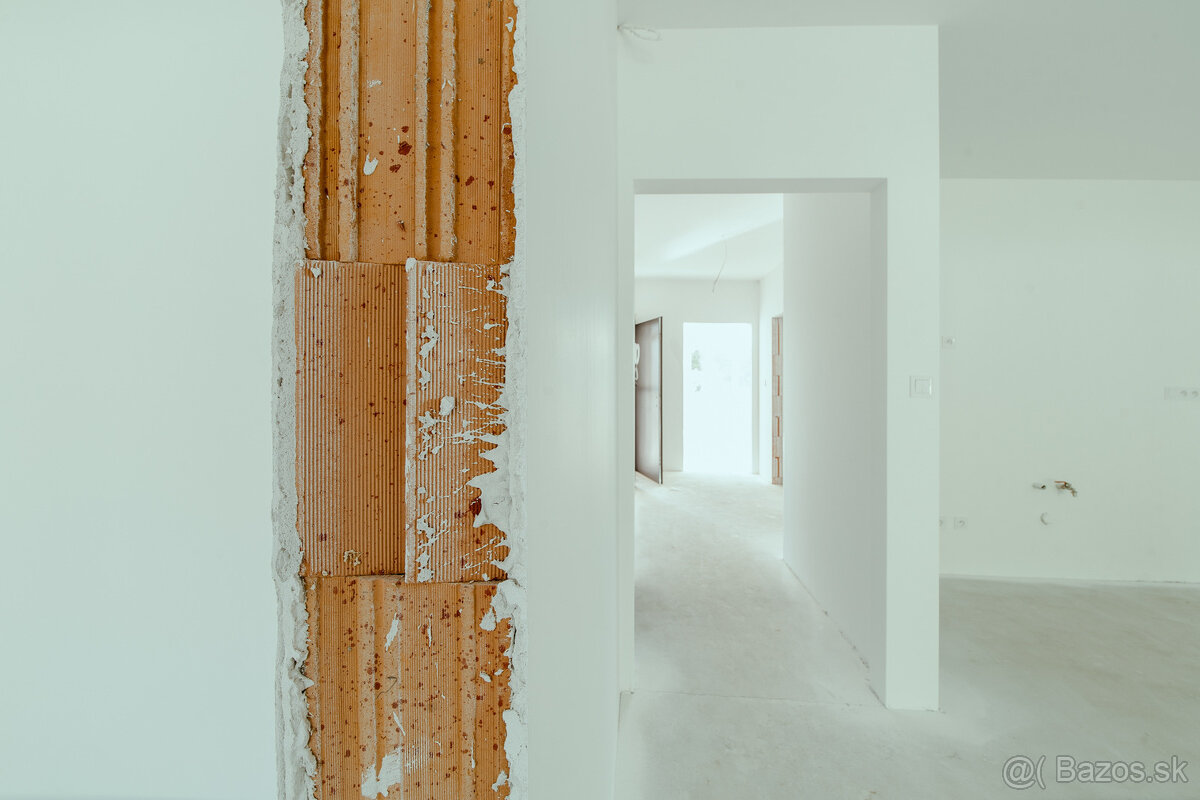 Na predaj výnimočný 3-izbový byt v rodinnom dome vo Veľkom O - 13