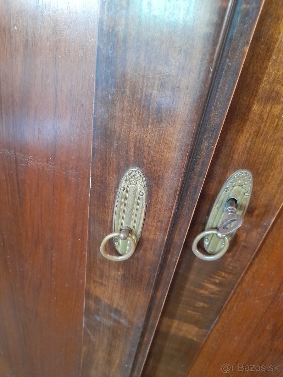 Šatník, starožitné skrine - 13