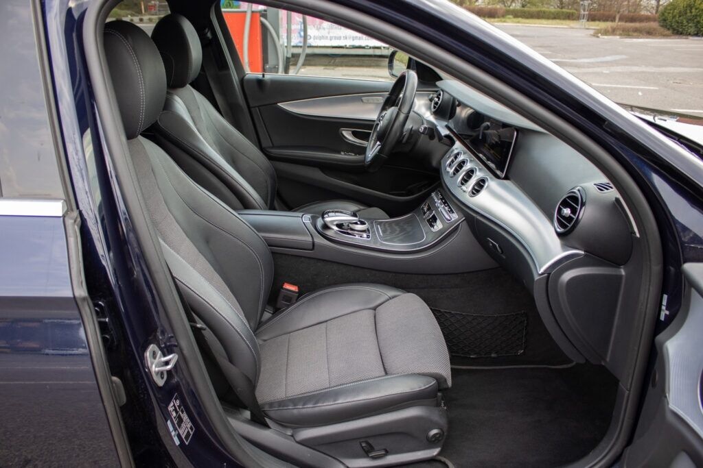 Mercedes-Benz E trieda 200, 9G-Tronic - 13