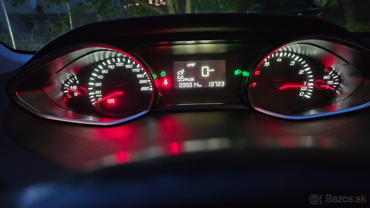 PEUGEOT 308 1.2 - 13