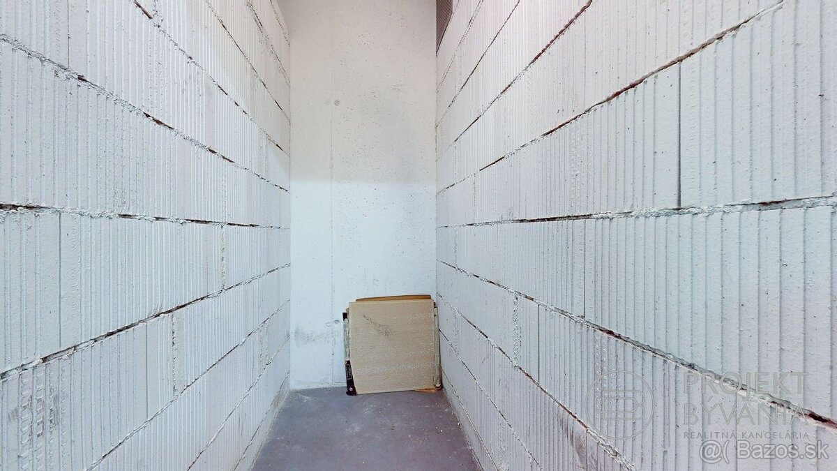 REZERVOVANÉ 2-izbový byt, NÁM. HRANIČIAROV, veľký BALKÓN, v - 13