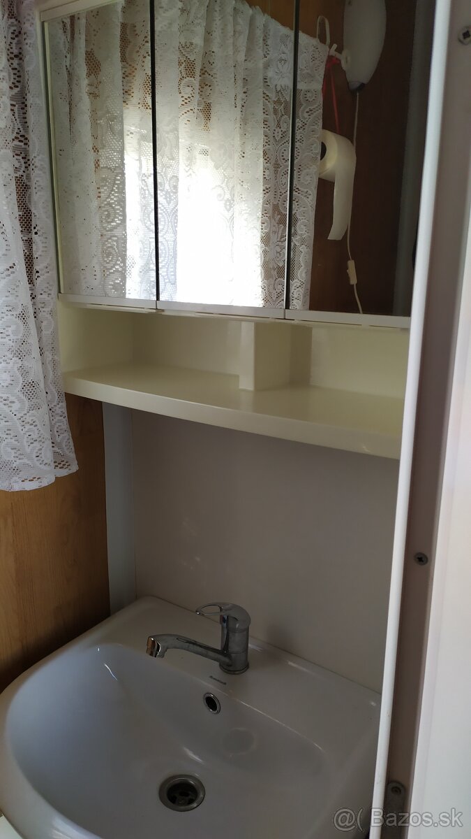 Obytné auto - karavan - maringotka - 13