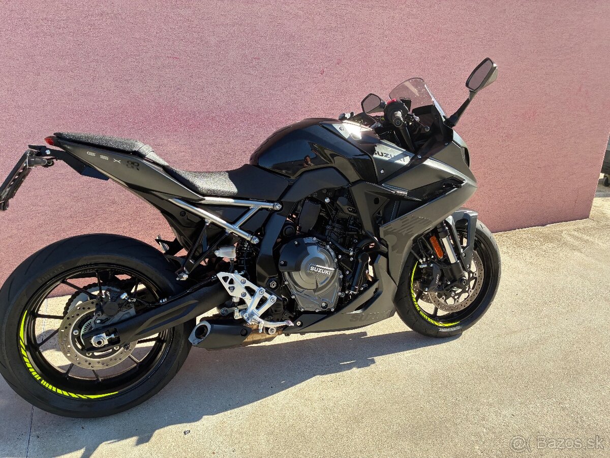 Suzuki GSX8R - 13